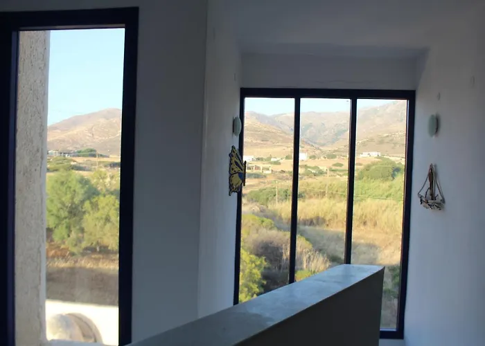 Akrotiri Villa Engaraí