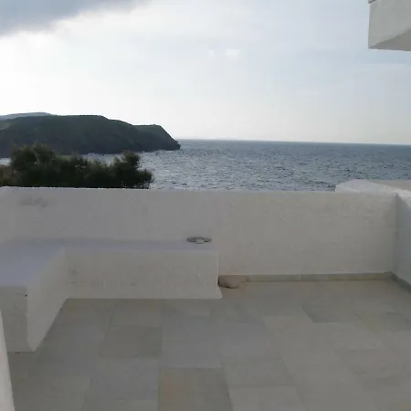 Akrotiri Vila
