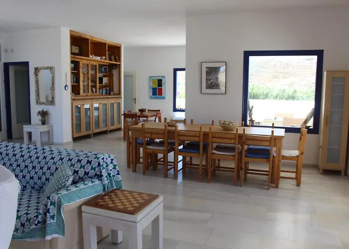 Villa Akrotiri Engaraí