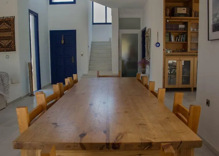 Akrotiri Villa Engares